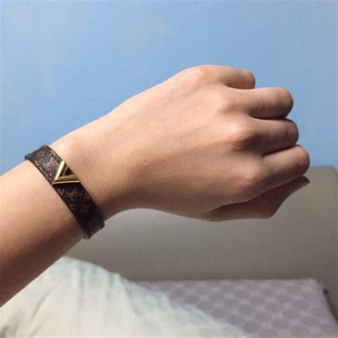 clover bracelet louis vuitton|louis vuitton bracelet size chart.